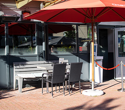 terras aan het restaurant
